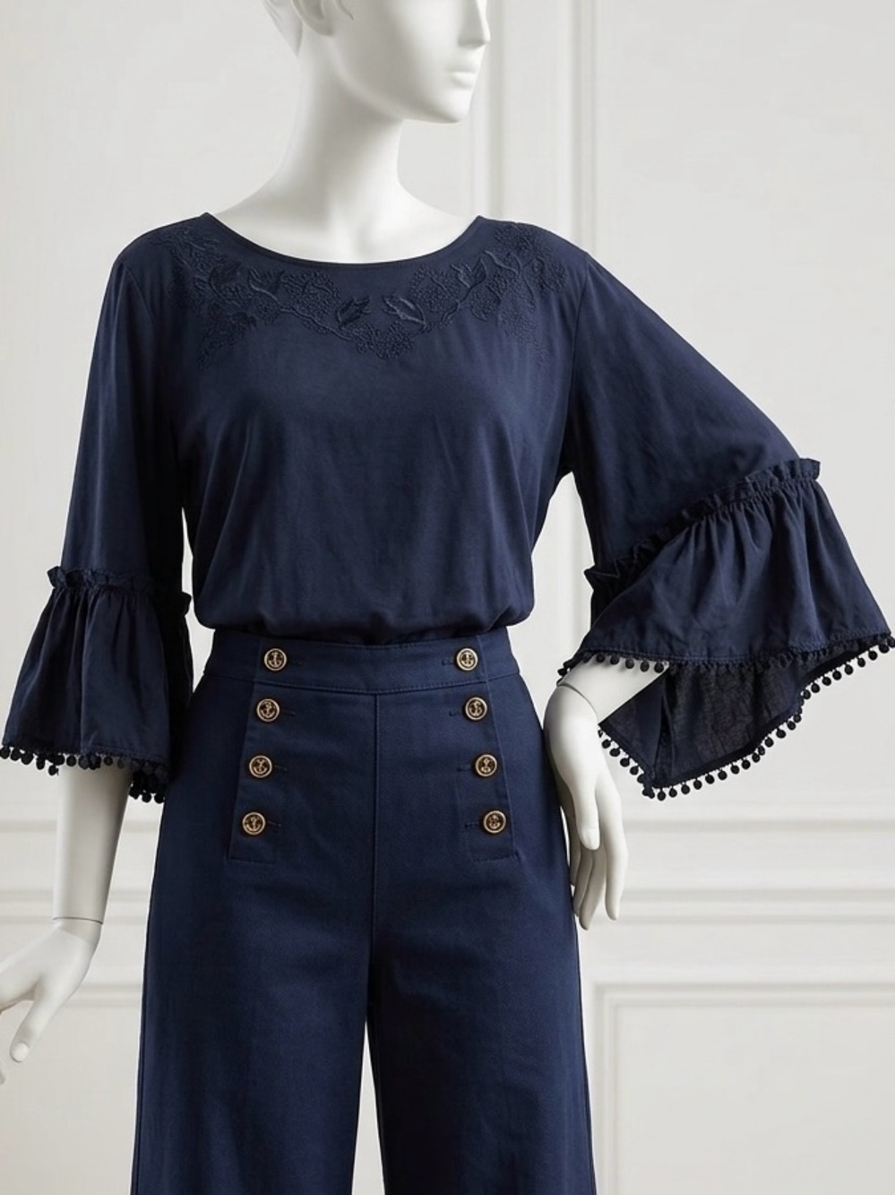 Lauren’s Ralph Lauren Embroidered Bell Sleeve Cotton / Modal Knit Blouse Sz M